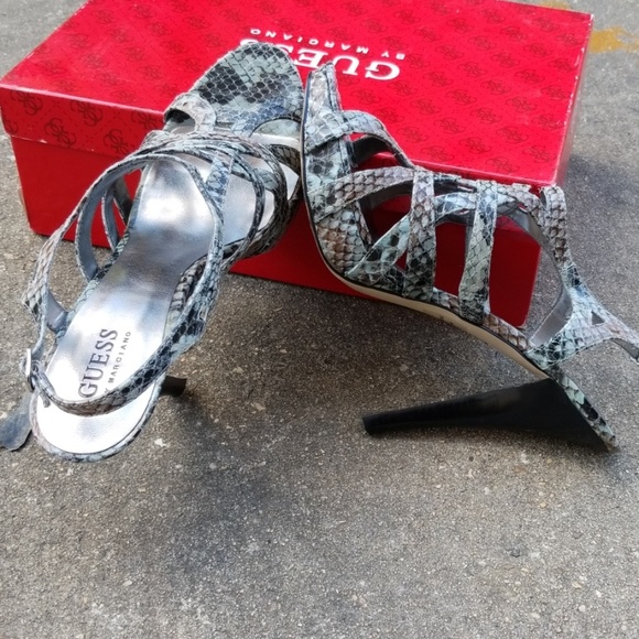 Guess platform strappy heels - Picture 5 of 5